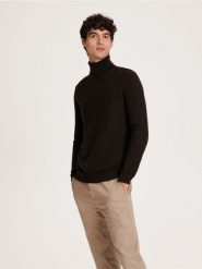 Bawełniany golf - brązowy. Brązowe swetry męskie Reserved, l, bez wzorów, z bawełny, bez kołnierzyka, bez ramiączek. W wyprzedaży za 49.99 zł.