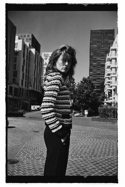 Kardigan w paski czarny. Czarne kardigany damskie MOODO, l, bez wzorów, z poliesteru, bez kołnierzyka. Za 149.99 zł.