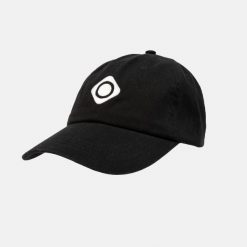 Czapka unisex w miejskim i sportowym stylu KENTA Izas. Czarne czapki damskie IZAS, bez wzorów, eleganckie. Za 139.09 zł.