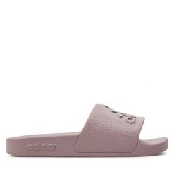 Klapki adidas. Fioletowe klapki damskie Adidas, bez wzorów, sportowe, bez obcasa, bez zapięcia. Za 79.99 zł.