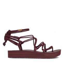 Sandały Teva. Czerwone sandały damskie Teva, bez wzorów, bez obcasa, na płaskiej podeszwie, bez zapięcia. Za 299.99 zł.