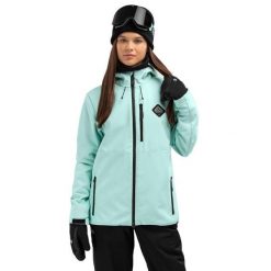 Damska kurtka snowboardowa Sporty zimowe W2-W Senja. Niebieskie kurtki sportowe damskie SIROKO, na zimę, l, bez wzorów, z softshellu, bez ramiączek, bez kaptura, narciarskie. W wyprzedaży za 532.90 zł.