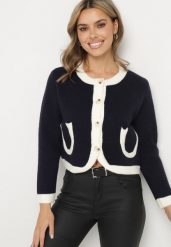 Granatowy Kardigan z Wełną Guzikami i Ozdobnymi Kieszeniami Ennavia. Niebieskie kardigany damskie Born2be, z aplikacjami, z jeansu, eleganckie, bez kołnierzyka. Za 139.99 zł.