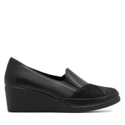 Półbuty Go Soft. Czarne półbuty damskie GO SOFT, bez wzorów, bez obcasa, na koturnie, bez zapięcia. Za 159.99 zł.