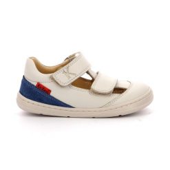 Sandały KICKERS KICKGOLDI Biały. Białe sandały damskie Kickers, bez wzorów, ze skóry, bez obcasa, bez zapięcia. Za 190.99 zł.