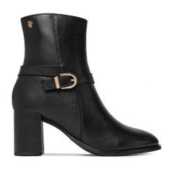 Botki MEXX. Czarne botki damskie Mexx, bez wzorów, bez obcasa, na słupku, bez zapięcia. Za 449.99 zł.