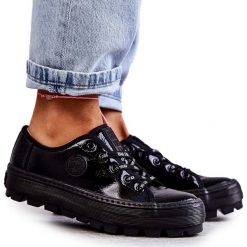 Modne Lakierowane Trampki Big Star KK274044 Czarne. Czarne trampki i tenisówki damskie bez wzorów, z gumy, bez zapięcia. Za 246.96 zł.