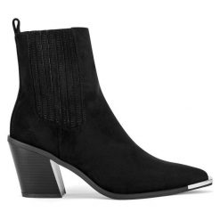 Botki DeeZee. Czarne botki damskie DeeZee, bez wzorów, bez obcasa, na słupku, bez zapięcia. Za 199.99 zł.