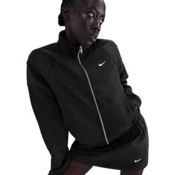 Bluza sportowa damska Nike HJ0975010. Czarne bluzy damskie Nike, s, bez wzorów, z elastanu, sportowe, bez ramiączek, bez kaptura. Za 395.00 zł.