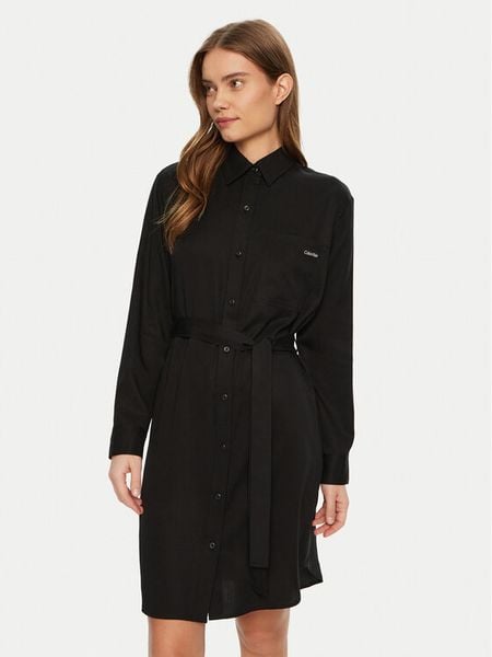 Calvin Klein Jeans Sukienka koszulowa J20J224819 Czarny Regular Fit. Czarne sukienki damskie Calvin Klein Jeans, xs, bez wzorów, z jeansu, bez kołnierzyka, bez ramiączek, koszulowe. Za 329.99 zł.
