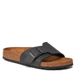 Klapki Birkenstock. Czarne klapki damskie Birkenstock, bez wzorów, bez obcasa, bez zapięcia. Za 379.99 zł.