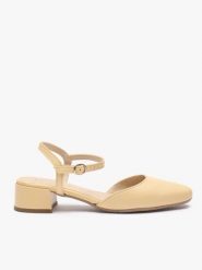 Jasnożółte czółenka slingback na niskim słupku. Żółte czółenka damskie Ryłko, na lato, bez wzorów, ze skóry, z okrągłym noskiem, bez obcasa, na obcasie, bez zapięcia. Za 379.99 zł.