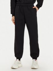 Tommy Hilfiger Spodnie dresowe Essential WW0WW45966 Czarny Regular Fit. Czarne spodnie dresowe damskie Tommy Hilfiger, bez wzorów, z bawełny. Za 299.99 zł.