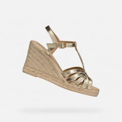 Sandały GEOX D GELSA Złoty. Żółte sandały damskie Geox, bez wzorów, ze skóry, bez obcasa, bez zapięcia. Za 437.99 zł.