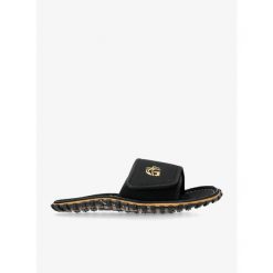 Klapki Gumbies Strider Slides. Czarne klapki damskie Gumbies, bez wzorów, bez zapięcia. Za 114.99 zł.