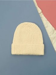 Czapka - kremowy. Białe czapki damskie Sinsay, bez wzorów, z materiału. Za 19.99 zł.