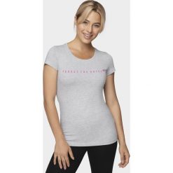 T-shirt damski TSD010 - chłodny jasny szary melanż. Szare t-shirty damskie 4F, bez wzorów, bez kołnierzyka, bez ramiączek. W wyprzedaży za 39.99 zł.