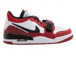 Buty do chodzenia męskie Nike Air Jordan Legacy 312. Białe buty sportowe męskie Nike, bez wzorów, bez zapięcia, trekkingowe, Nike Air Jordan. Za 611.85 zł.