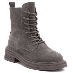 Skórzane botki damskie workery zamsz khaki Sergio Leone TR-02. Brązowe botki damskie Sergio Leone, bez wzorów, ze skóry, bez obcasa, bez zapięcia. Za 209.99 zł.