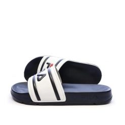 Klapki Fila Model Morro Bay Kolor Biały. Niebieskie klapki męskie Fila, bez wzorów, z materiału, bez zapięcia. Za 229.99 zł.