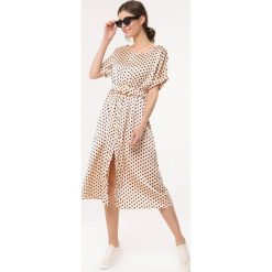 Jasnobeżowa Sukienka Delightfulness. Sukienki damskie Born2be, l, bez wzorów, eleganckie, bez kołnierzyka, bez ramiączek, midi. Za 59.99 zł.