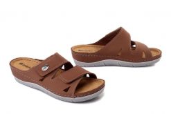Inblu OE-1GU 021 camel, klapki damskie. Brązowe klapki damskie Inblu, bez wzorów, ze skóry, bez obcasa, na koturnie, bez zapięcia. Za 125.90 zł.