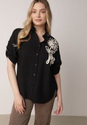 Czarna Wiskozowa Koszula Nietoperzowa z Regulowanymi Rękawami i Haftem Maryrenna. Czarne koszule damskie Born2be, l, z aplikacjami, z jeansu, eleganckie, bez kołnierzyka, bez ramiączek. Za 69.99 zł.