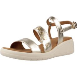 Sandały GEOX D MELICONIA Złoty. Żółte sandały damskie Geox, bez wzorów, z syntetyku, bez obcasa, bez zapięcia. Za 369.99 zł.