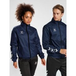 Kurtka ortalionowa piłkarska dla dorosłych Hummel Core XK Spray Jacket. Niebieskie kurtki męskie Hummel, xl, bez wzorów, sportowe, bez kaptura. Za 212.50 zł.