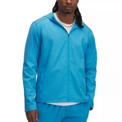 Kurtka wodoodporna Under Armour Launch. Niebieskie kurtki męskie Under Armour, bez wzorów, z kapturem, do biegania. Za 327.75 zł.