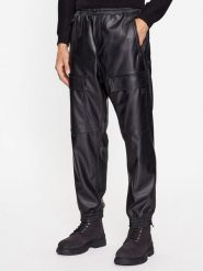 Hugo Spodnie z imitacji skóry Ganno 234 50501246 Czarny Regular Fit. Czarne spodnie materiałowe męskie Hugo, bez wzorów, z materiału. Za 759.99 zł.