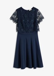 Sukienka midi z koronką. Czerwone sukienki damskie bonprix, bez wzorów, z koronki, eleganckie, bez kołnierzyka, bez ramiączek, midi. Za 259.99 zł.
