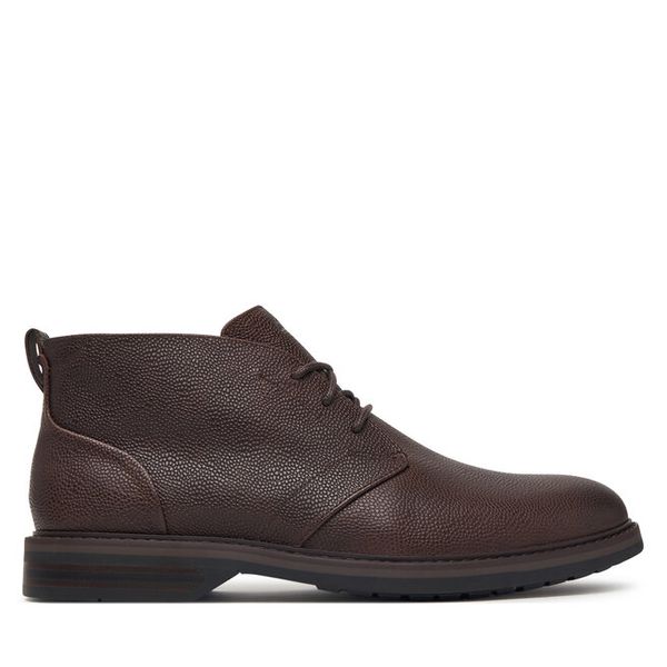 Trzewiki Clarks. Brązowe botki męskie Clarks, bez wzorów, bez obcasa, bez zapięcia. Za 519.99 zł.
