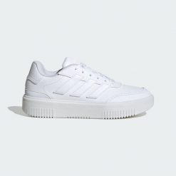 Buty Courtblock Bold. Białe obuwie sportowe damskie Adidas, bez wzorów, bez zapięcia. Za 279.00 zł.