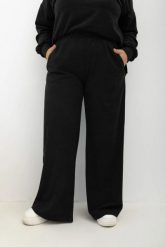 Oversizowe prążkowane czarne spodnie Good Day Ahead na gumce z kieszeniami Plus Size Oversize. Czarne spodnie dresowe damskie Moda Size Plus Iwanek, bez wzorów, z dresówki, biznesowe, długie. Za 199.90 zł.