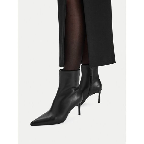 Botki GINO ROSSI. Czarne botki damskie Gino Rossi, bez wzorów, bez obcasa, na szpilce, bez zapięcia. Za 349.99 zł.