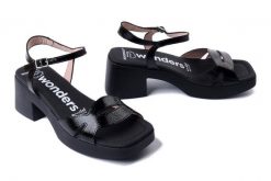 WONDERS D-1021 negro, sandały damskie. Czarne sandały damskie Wonders, bez wzorów, bez obcasa, bez zapięcia. Za 463.92 zł.