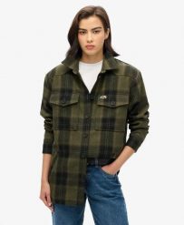 Superdry Koszula Overshirt z podszyciem Borg — Roderick Check Olive. Zielone koszule damskie Superdry, bez wzorów, z materiału, klasyczne, bez kołnierzyka, bez ramiączek. Za 430.25 zł.