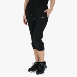 Spodnie treningowe damskie Swedemount Womens 3/4 Pants. Czarne spodnie dresowe damskie SWEDEMOUNT, bez wzorów, sportowe. Za 169.99 zł.