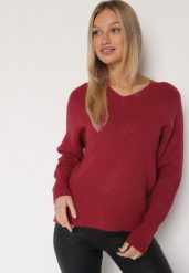 Bordowy Sweter z Domieszką Kaszmiru z Dekoltem w Serek Feralaine. Czerwone swetry nierozpinane damskie Born2be, bez wzorów, z jeansu, eleganckie, bez kołnierzyka, bez ramiączek. Za 109.99 zł.