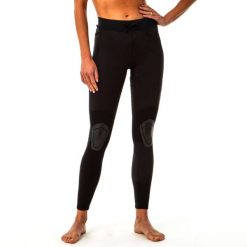 Legginsy UV surfingowe damskie Olaian 900 z neoprenu. Czarne legginsy damskie OLAIAN, bez wzorów, z neoprenu. Za 119.99 zł.