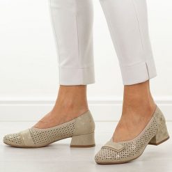 Złote ażurowe czółenka damskie na obcasie M.Daszyński Sa279-5. Żółte czółenka damskie M.Daszyński, na lato, z aplikacjami, ze skóry, casualowe, z okrągłym noskiem, bez obcasa, na obcasie, bez zapięcia. W wyprzedaży za 179.10 zł.