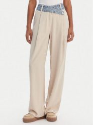 Desigual Spodnie materiałowe 26SWPW28 Beżowy Regular Fit. Brązowe spodnie materiałowe damskie Desigual, bez wzorów, z materiału. Za 539.99 zł.