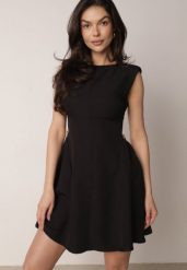 Czarna Elegancka Sukienka Bez Rękawów Zdobiona Przypinkami w Talii Rhaegina. Czarne sukienki damskie Born2be, na co dzień, m, z aplikacjami, eleganckie, bez kołnierzyka, bez ramiączek, mini, proste. Za 169.99 zł.