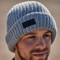 Czapka beanie. Szare czapki damskie GILL, bez wzorów, z dzianiny. Za 156.90 zł.