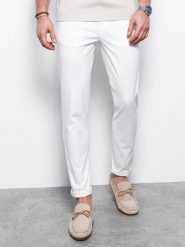 Spodnie męskie chino - białe V5. Białe eleganckie spodnie męskie Ombre Clothing, bez wzorów, z bawełny. W wyprzedaży za 69.99 zł.