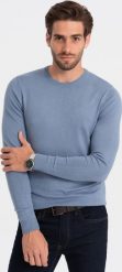 Ombre Klasyczny sweter męski z okrągłym dekoltem - jasnoniebieski V10 OM-SWBS-0106 M. Niebieskie swetry męskie Ombre, m, bez wzorów, klasyczne, bez kołnierzyka, bez ramiączek. Za 119.99 zł.