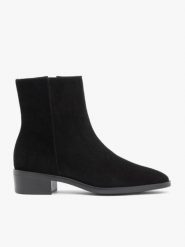 Czarne welurowe botki. Czarne botki damskie Ryłko, bez wzorów, ze skóry, eleganckie, za kostkę, bez obcasa, na obcasie, bez zapięcia. Za 449.99 zł.