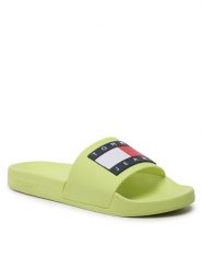 Tommy Jeans Klapki Flag Pool Sld Ess EN0EN02115 Zielony. Zielone klapki damskie Tommy Jeans, bez wzorów, z jeansu, bez obcasa, bez zapięcia. Za 199.99 zł.