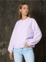 Sweter basic - fioletowy. Fioletowe swetry nierozpinane damskie Sinsay, l, bez wzorów, bez kołnierzyka, bez ramiączek. Za 69.99 zł.